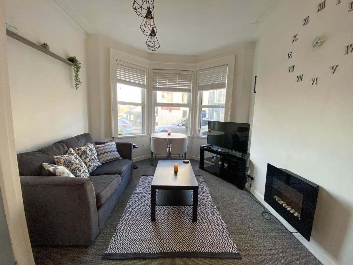 Cheap & Cheerful Apartment Near Bangor Marina Buitenkant foto