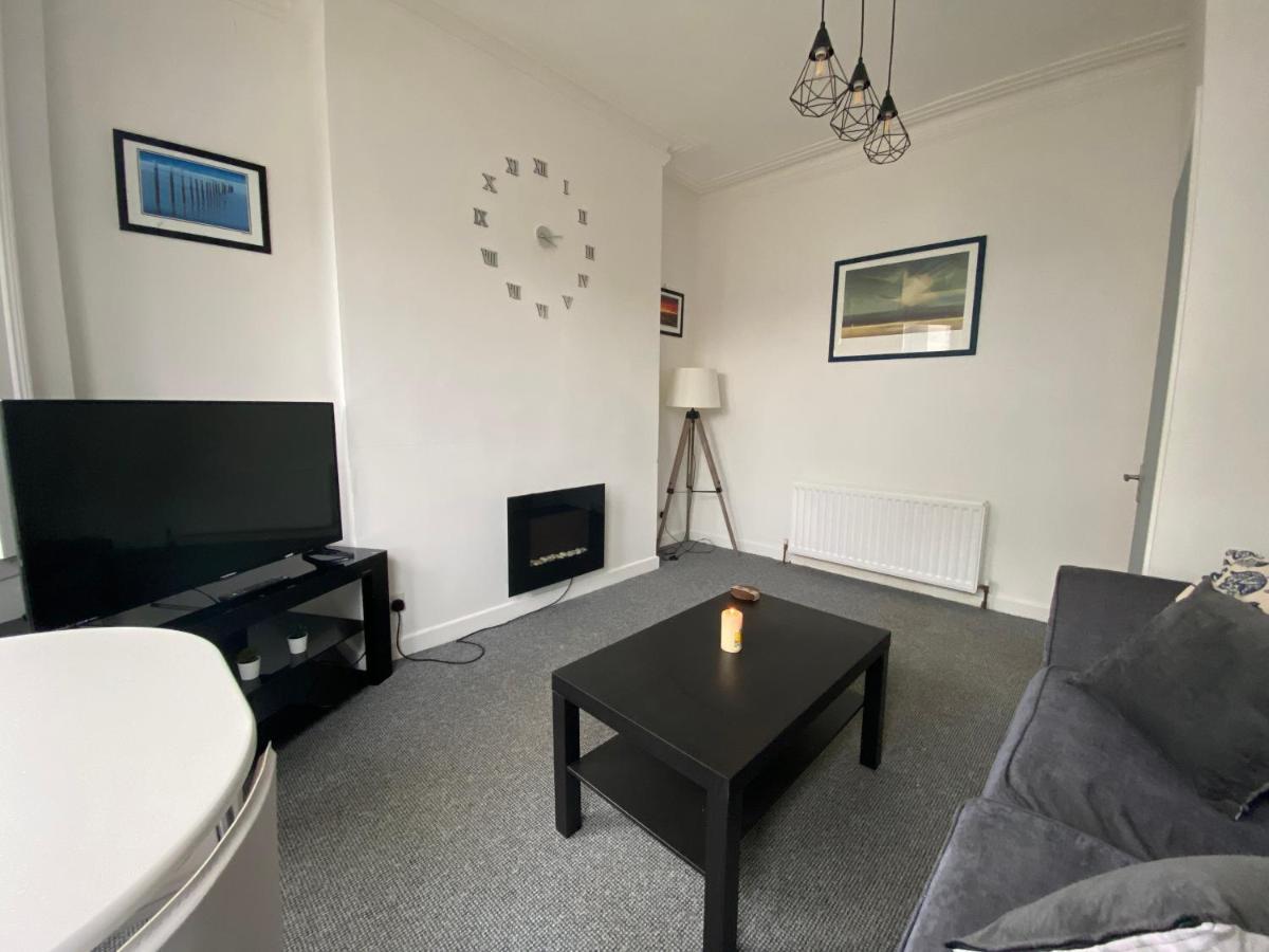 Cheap & Cheerful Apartment Near Bangor Marina Buitenkant foto